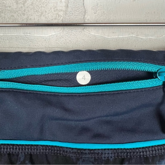 Lululemon Run: Speed Short, Beautiful Baroque Inkwell / Inkwell / Surge, Size 4 - Picture 10 of 12